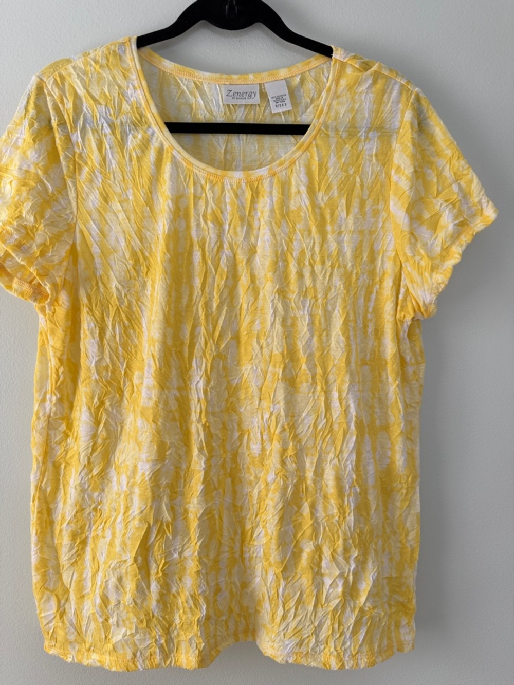 Zenergy by Chico’s Women’s Yellow Crinkle Short-Sleeve Top, size 2(L).